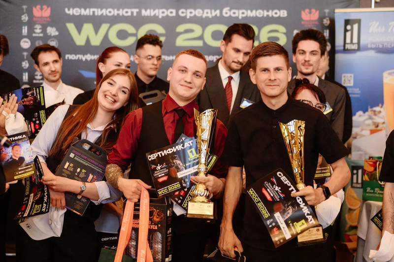 Совместное фото с победителями отборочного тура чемпионата среди барменов